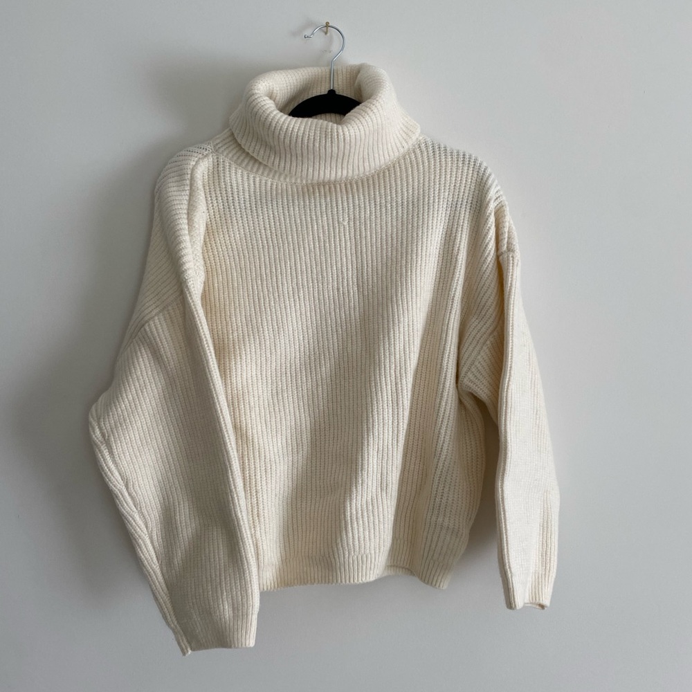 Oversized knit sweater *like new